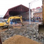 Demolición de andenes y retirada de escombros, para terraplenar con zahorra